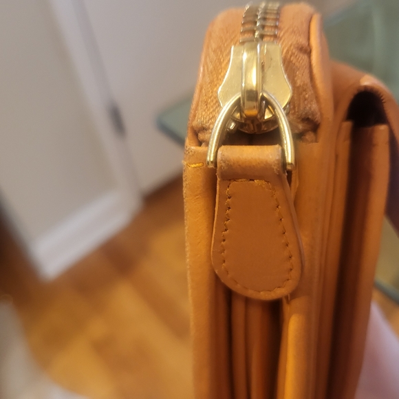 Bottega Venetta zippy wallet - Picture 11 of 16